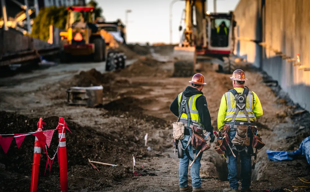 AI computer vision detecting workers and equipment on a job site